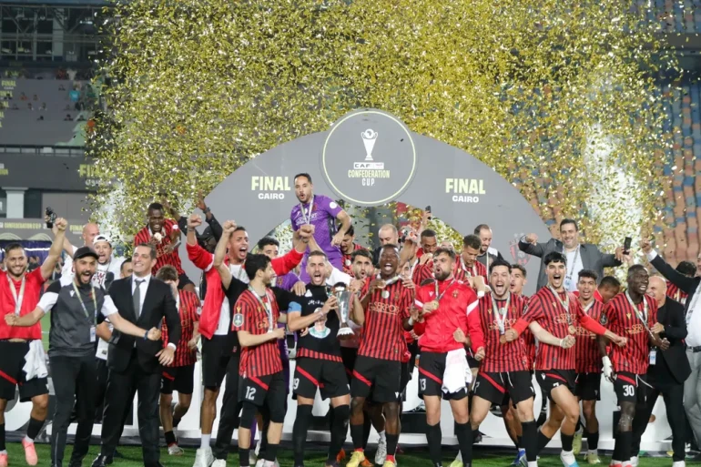 L’USM Alger remporte la Coupe de la CAF après une finale folle face à Zamalek.