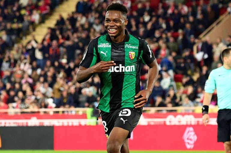 Mamadou Sangaré attire l’attention de Manchester United après sa belle saison avec le RC Lens.