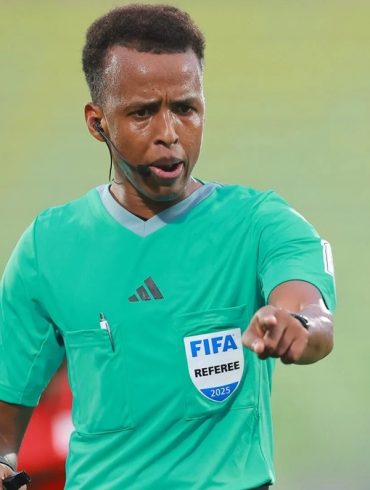 Omar Abdulkadir Artan dirigera la Supercoupe d’Europe 2026 entre le PSG et Aston Villa à Salzbourg.