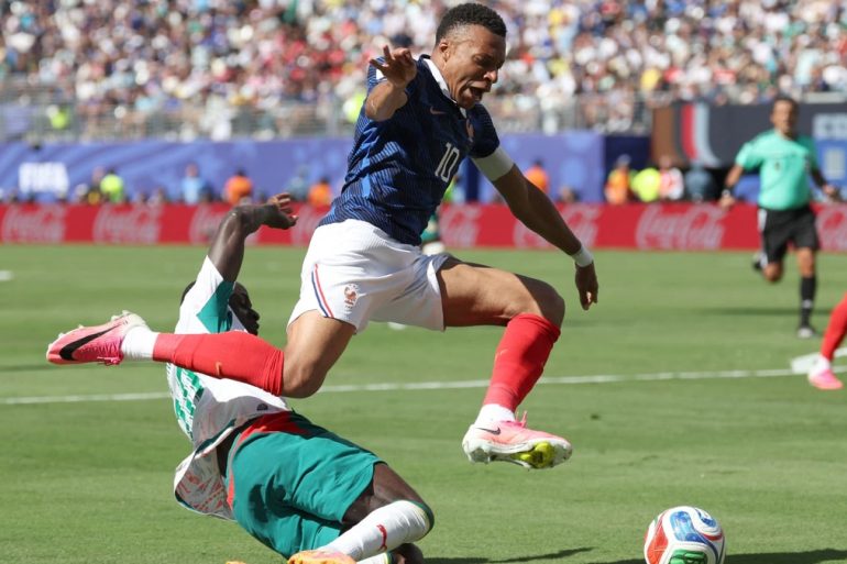 Le Sénégal s’incline face à la France malgré une prestation courageuse.