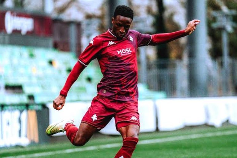 Bouna Sarr prolonge son contrat avec le FC Metz jusqu’en 2028.
