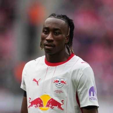 Yan Diomandé est fortement courtisé par Liverpool, mais Leipzig reste exigeant.