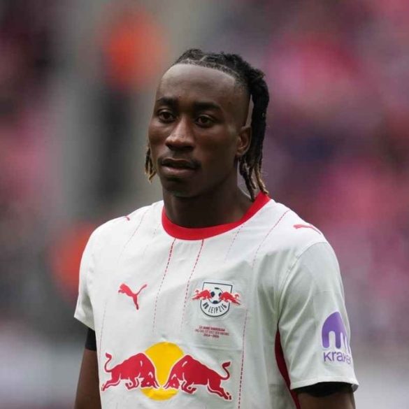 Yan Diomandé est fortement courtisé par Liverpool, mais Leipzig reste exigeant.