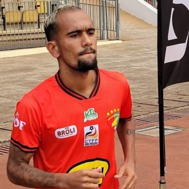Nathan Doualla s’engage avec Al Merrikh SC jusqu’en 2029.