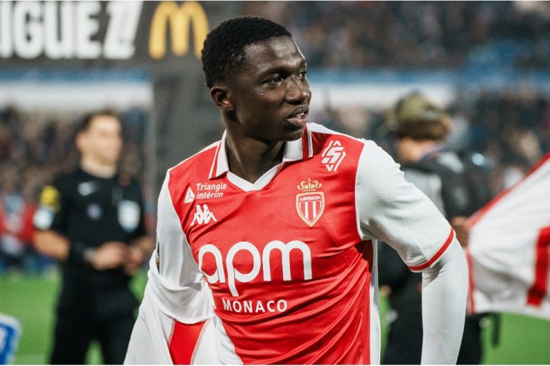Lamine Camara est surveillé par Newcastle en cas de départ au milieu de terrain.