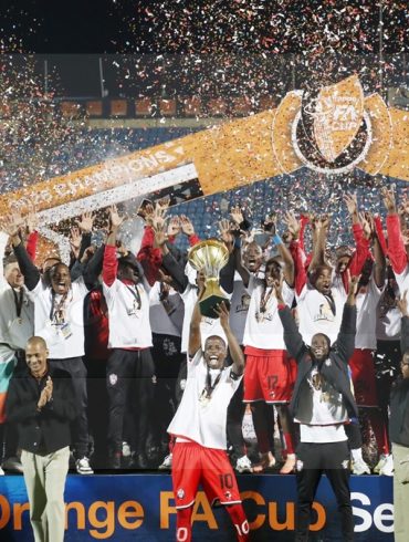 Jwaneng Galaxy célèbre son sacre en FA Cup botswanaise après sa victoire face à Mochudi Centre Chiefs.
