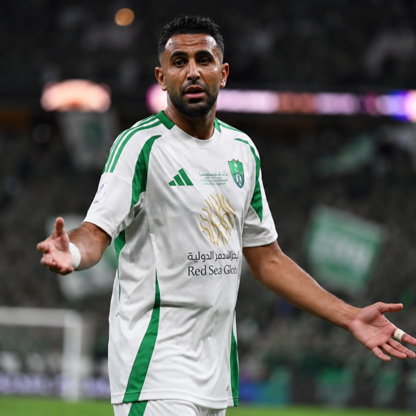 Libre après son départ d’Al-Ahli, Riyad Mahrez privilégie désormais un retour dans un championnat européen.
