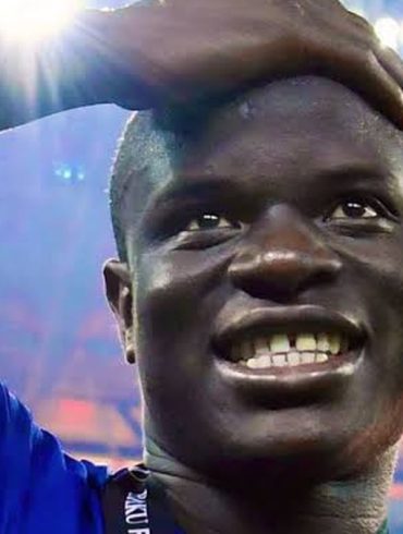 Jamie Vardy affirme que N’Golo Kanté souhaitait initialement représenter le Mali avant de choisir l’équipe de France.