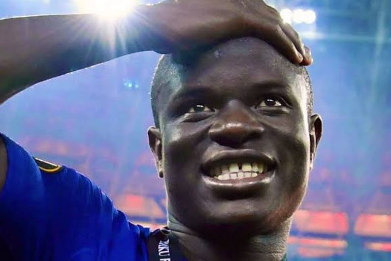 Jamie Vardy affirme que N’Golo Kanté souhaitait initialement représenter le Mali avant de choisir l’équipe de France.