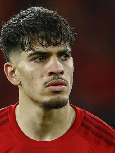 Aston Villa s’intéresse à Ez Abde, mais le Real Betis réclame 60 millions d’euros pour l’ailier marocain.