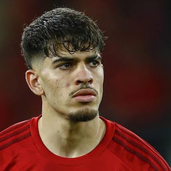 Aston Villa s’intéresse à Ez Abde, mais le Real Betis réclame 60 millions d’euros pour l’ailier marocain.