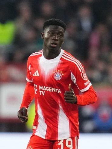 Le Bayern Munich négocie le transfert définitif de Bara Sapoko Ndiaye et lui propose un contrat de cinq ans.