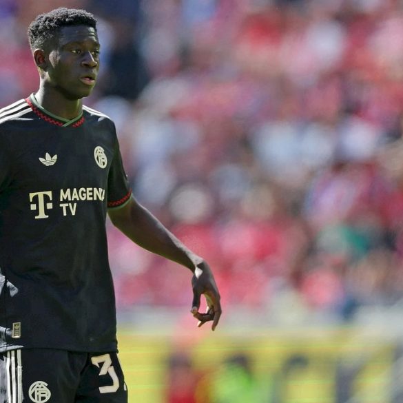 Bara Sapoko Ndiaye souhaite rester au Bayern Munich, mais les négociations pour son transfert définitif se compliquent.