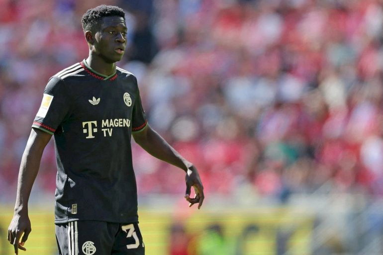 Bara Sapoko Ndiaye souhaite rester au Bayern Munich, mais les négociations pour son transfert définitif se compliquent.