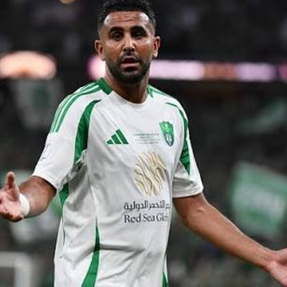 Riyad Mahrez quitte officiellement Al Ahli après trois saisons passées en Arabie Saoudite