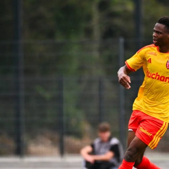 Mamadou Sangaré pourrait quitter le RC Lens pour Brentford, tandis que Crystal Palace prépare une possible surenchère.