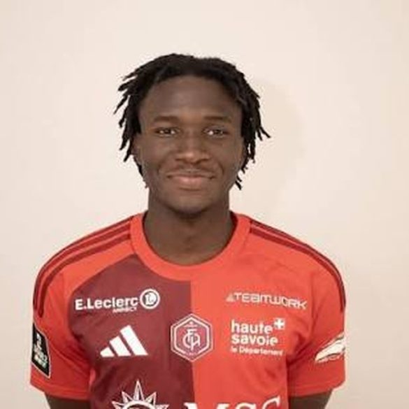 Le milieu international ivoirien Mohamed Koné rejoint le FC Annecy en provenance d’Aston Villa.