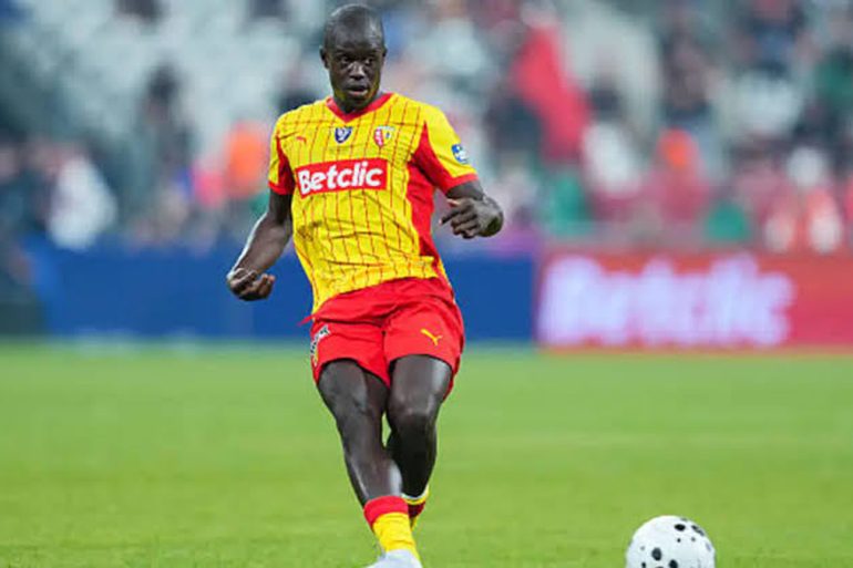 Malang Sarr intéresse la Real Sociedad après son départ du RC Lens.