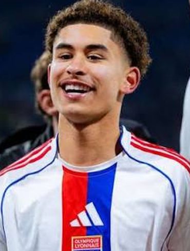 Le Sénégal tente de convaincre le jeune Lyonnais Adil Hamdani.