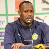 Pape Thiaw, ancien sélectionneur du Sénégal, au centre d’un différend contractuel entre l’État et la Fédération sénégalaise de football.