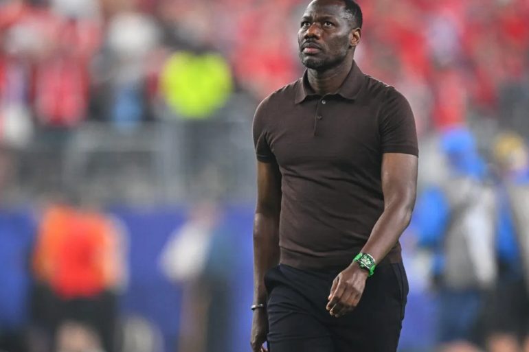 Le coût de la rupture de son contrat pourrait offrir un sursis à Pape Thiaw sur le banc du Sénégal.