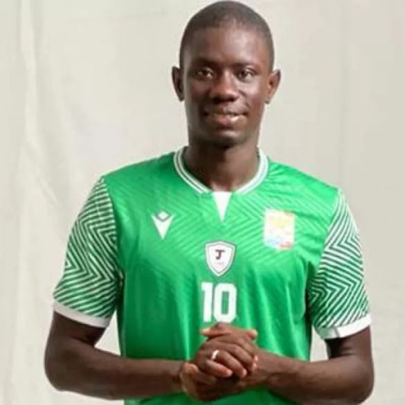 Pape Mboup avec Dakar FC, alors que l’attaquant sénégalais effectue actuellement un essai à Istanbul Başakşehir.