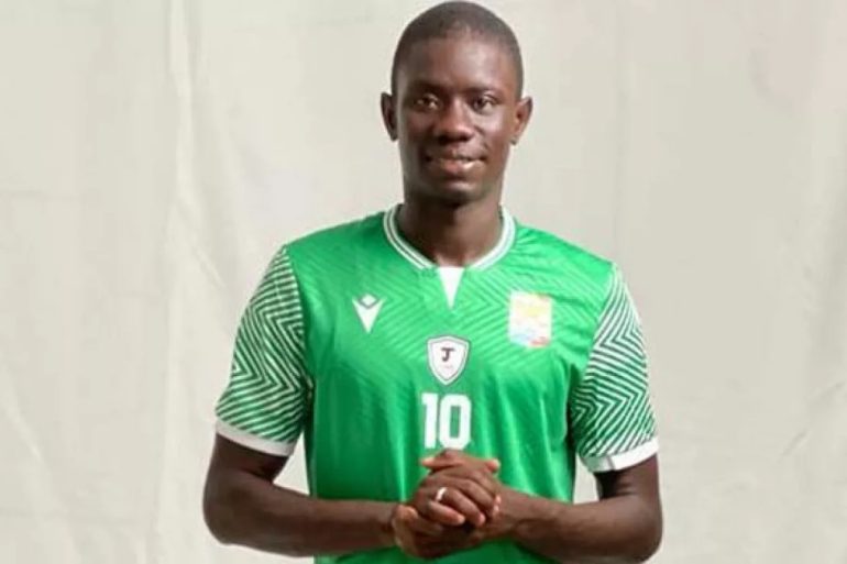 Pape Mboup avec Dakar FC, alors que l’attaquant sénégalais effectue actuellement un essai à Istanbul Başakşehir.