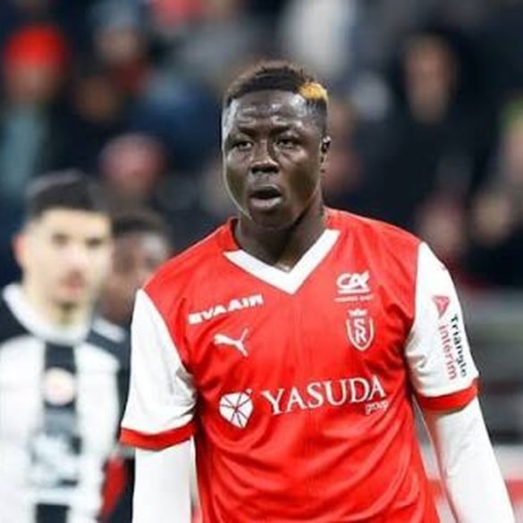 Oumar Diakité pourrait quitter le Stade de Reims après son prêt au Cercle Bruges, alors que Schalke accélère les discussions.