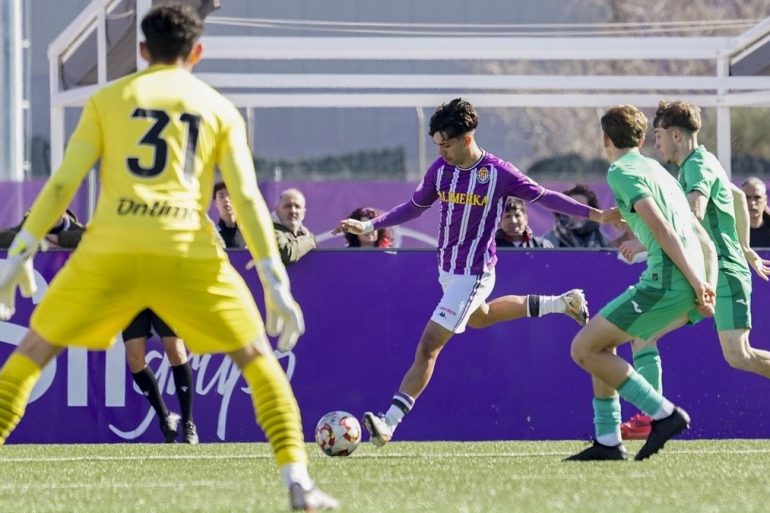 Junior Nemi est arrivé en Espagne pour finaliser son transfert au Real Valladolid.
