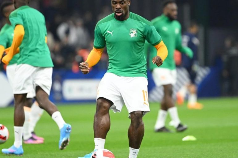 Serge Aurier revient au RC Lens pour intégrer le staff des U15.