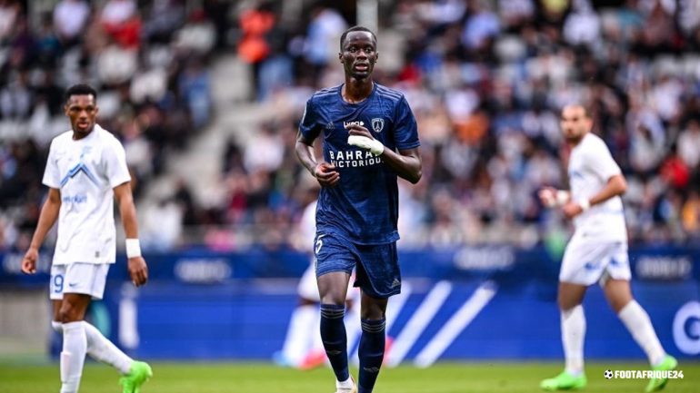 Séville défie la Premier League pour Moustapha Mbow