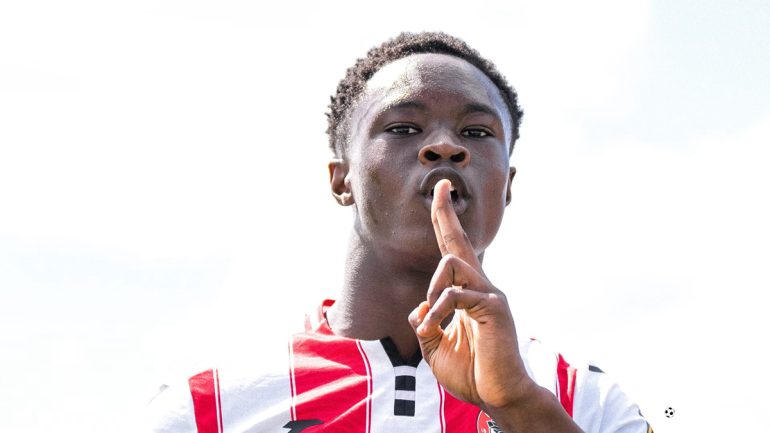 Michel Boni signe son premier contrat professionnel à Brentford