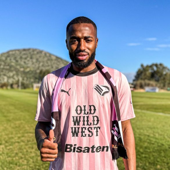 Salim Diakité sous les couleurs de Palerme, alors que Zulte Waregem négocie son arrivée en Belgique.