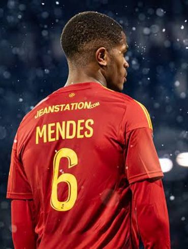 Jordan Mendes avec Rodez, alors que le milieu cap-verdien est désormais suivi de près par Al Ahly.