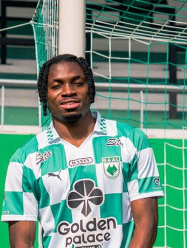 Jerry Afriyie sous les couleurs de la RAAL La Louvière, alors que l’international ghanéen se rapproche du KRC Genk.
