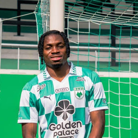 Jerry Afriyie sous les couleurs de la RAAL La Louvière, alors que l’international ghanéen se rapproche du KRC Genk.