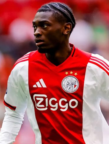 Jorthy Mokio sous les couleurs de l’Ajax Amsterdam, alors que son nom est associé au Real Madrid.