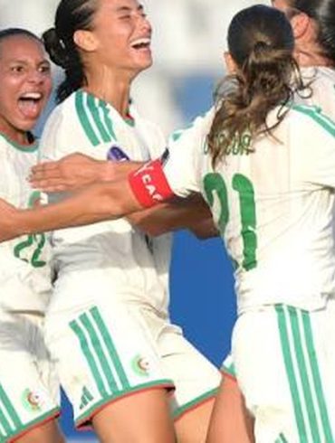 L’Algérie élimine la Côte d’Ivoire 2-1 et atteint pour la première fois les demi-finales de la CAN féminine.