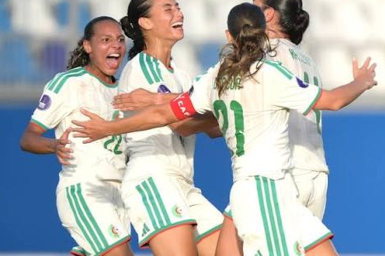 L’Algérie élimine la Côte d’Ivoire 2-1 et atteint pour la première fois les demi-finales de la CAN féminine.