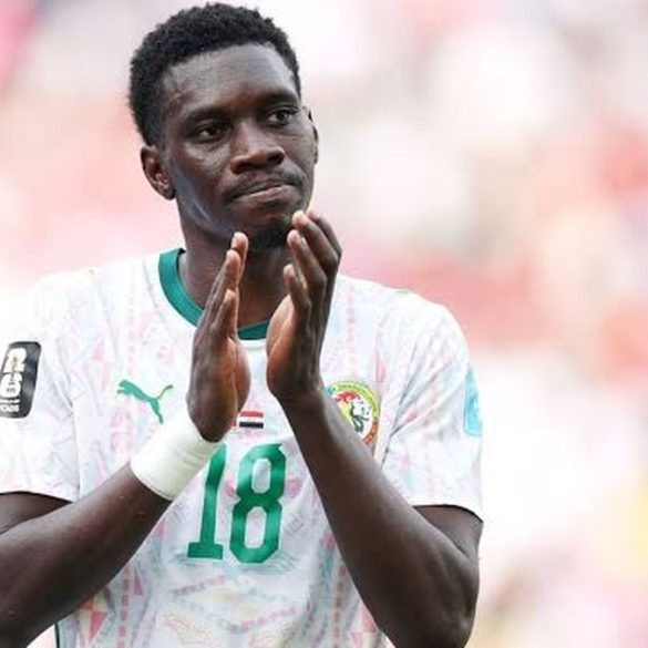 Ismaïla Sarr suscite l’intérêt de Manchester United et de Fenerbahçe pendant le mercato estival.