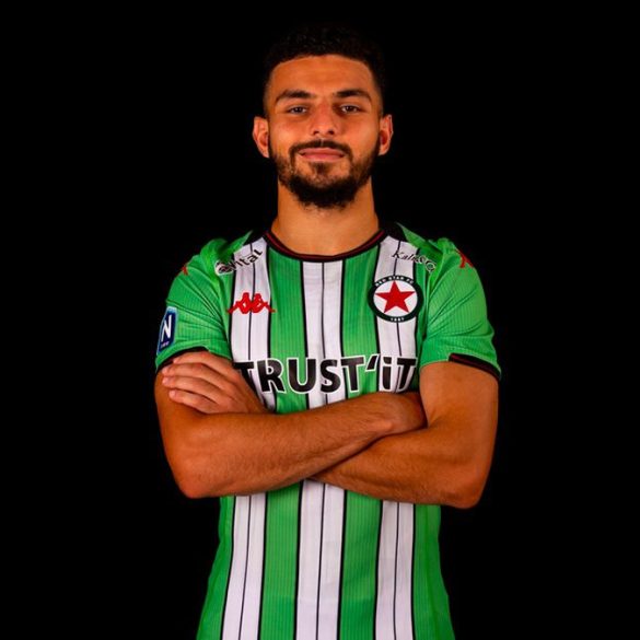 Ryad Hachem sous les couleurs du Red Star, alors que plusieurs cadors algériens suivent le latéral franco-algérien.