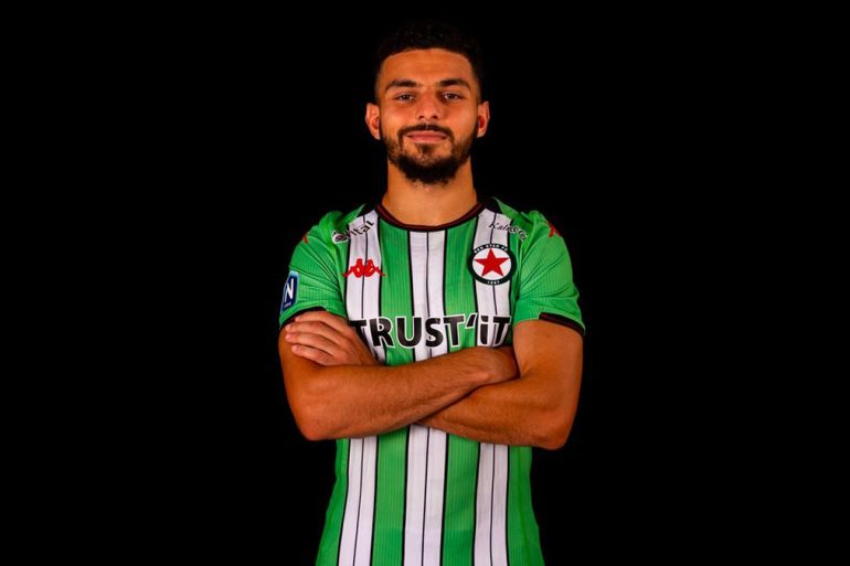 Ryad Hachem sous les couleurs du Red Star, alors que plusieurs cadors algériens suivent le latéral franco-algérien.