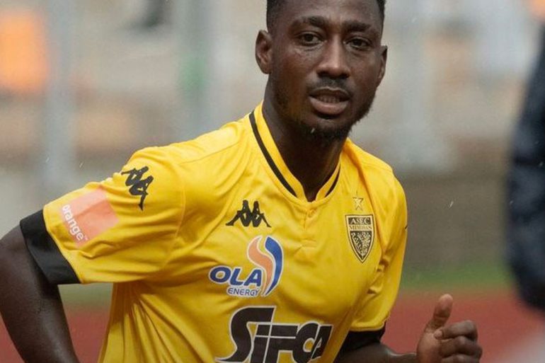 Libre après la fin de son contrat avec l’ASEC Mimosas, Armand Djédjé Dagrou intéresserait Young Africans SC.