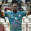 Bamba Idrissa présente le maillot du KF Sopoti 1962 après son départ du Stade d’Abidjan.