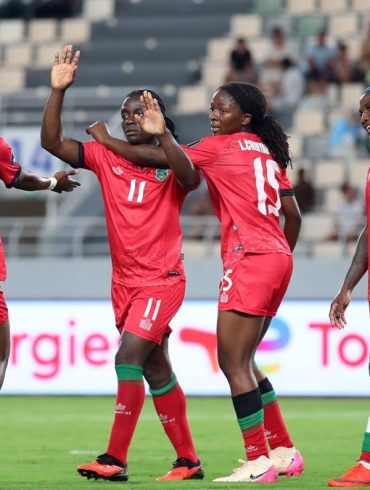Tabitha et Temwa Chawinga célèbrent la qualification historique du Malawi pour la finale de la CAN féminine.