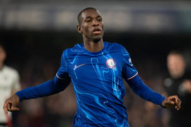 Nicolas Jackson attire trois clubs, Chelsea reste exigeant