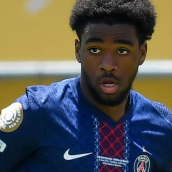Le feuilleton est donc loin d'être terminé. Les prochains jours pourraient être décisifs pour l'avenir d'Ibrahim Mbaye, partagé entre la Bundesliga et la Premier League.