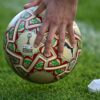 Ballon Puma de la CAN sur une pelouse