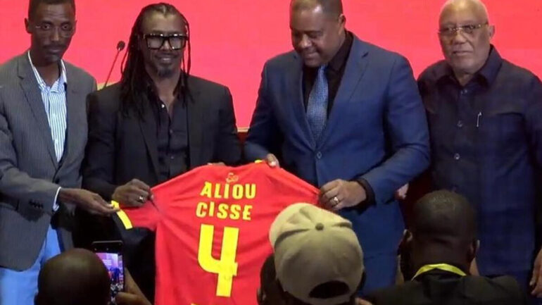 Angola : Aliou Cissé dévoile ses 28 avec Mabululu et Gibelé