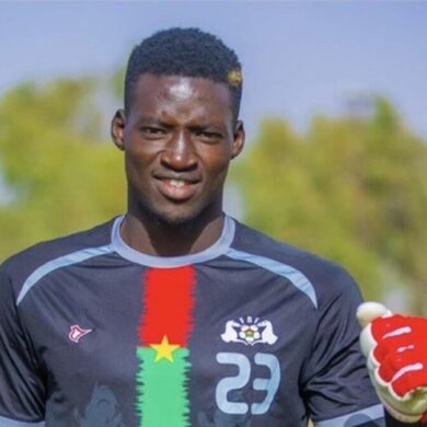 Le gardien burkinabè Philippe La Paix Maré en tenue de football